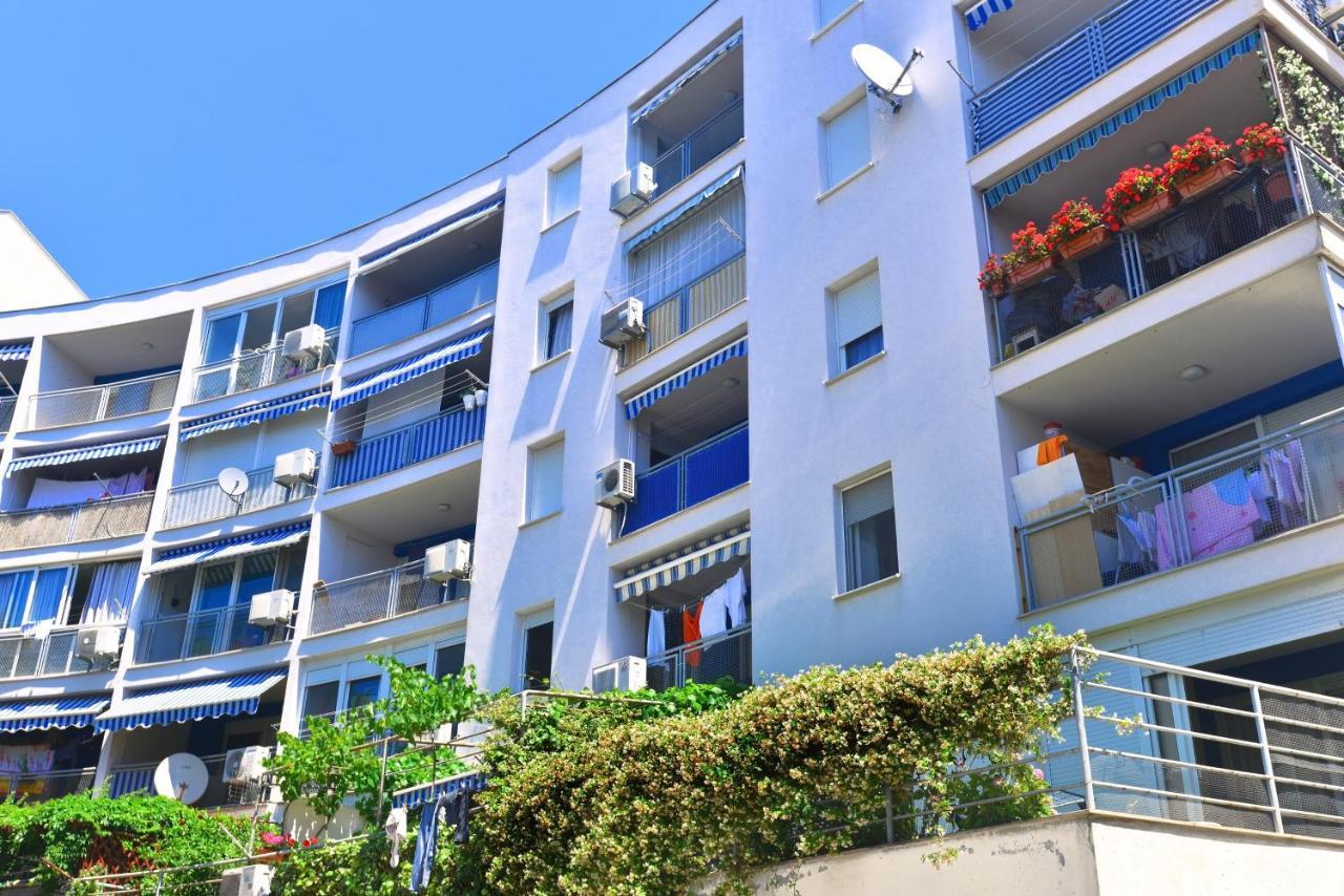 One Bedroom Apartment Terrace Parking Сплит Екстериор снимка