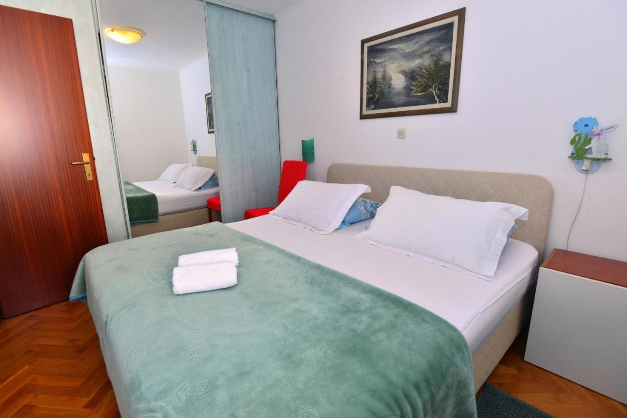 One Bedroom Apartment Terrace Parking Сплит Екстериор снимка